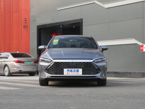 Ulusal VI BYD QIN PLUS 2021 EV DM-I 55KM 1.5L 81kW 4 Kapılı 5 Koltuklu Sedan