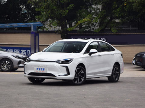 PEKİN EU5 4 Kapılı 5 Koltuklu Elektrikli Kompakt Otomobil