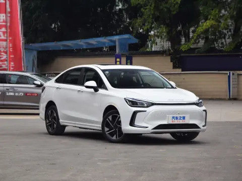 PEKİN EU5 4 Kapılı 5 Koltuklu Elektrikli Kompakt Otomobil