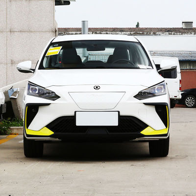 Dong Feng E70 Çinli Elektrikli Taksi Çevrimiçi Yolculuk için Pil Süresi 400KM