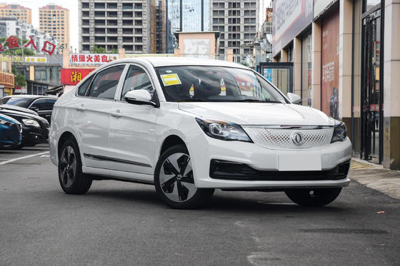 Dong Feng E70 Çinli Elektrikli Taksi Çevrimiçi Yolculuk için Pil Süresi 400KM
