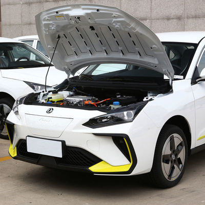 Dong Feng E70 Çinli Elektrikli Taksi Çevrimiçi Yolculuk için Pil Süresi 400KM