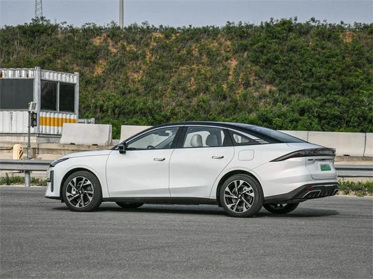 Geely Galaxy L6 Çinli Elektrikli Sedan Plug In Hibrit Sedan 1370KM L2 Yardımlı Sürüş