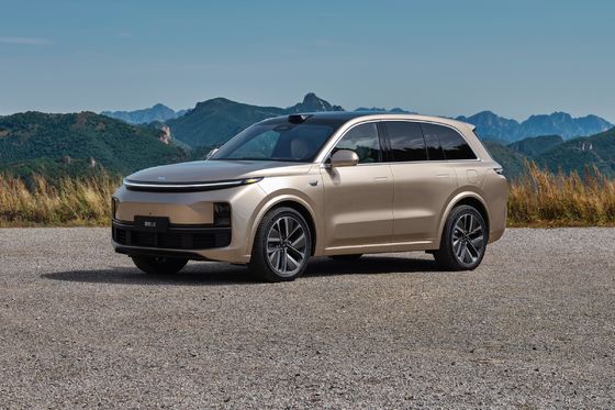 LI XIANG L8 Otomatik Büyük Lüks PHEV SUV 6 kişilik saf elektrikli 1315 kilometrelik menzil