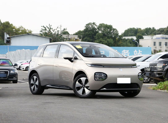 BaoJun Clouds Ev Bir Hatchback Küçük Elektrikli Sedan 360KM-460KM'lik bir menzile sahip