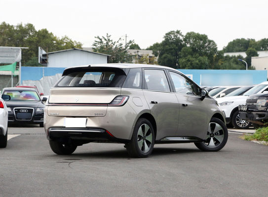 BaoJun Clouds Ev Bir Hatchback Küçük Elektrikli Sedan 360KM-460KM'lik bir menzile sahip