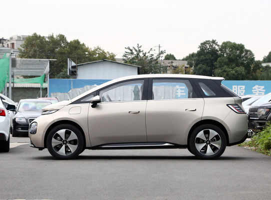 BaoJun Clouds Ev Bir Hatchback Küçük Elektrikli Sedan 360KM-460KM'lik bir menzile sahip