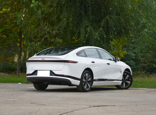Chang'an A07 Sedan EV ve Reev İki Kombinasyon Pil Süresi 515km (EV) ve 1200km (1.5T Motor Reev)
