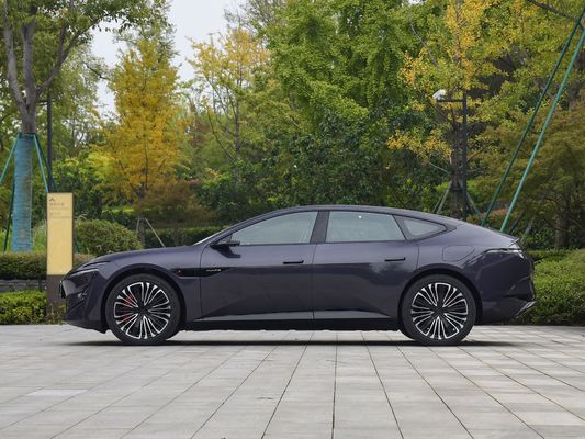 2025 AVATR 12, Çin'de üretilen yüksek kaliteli bir elektrikli sedan.