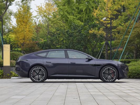 2025 AVATR 12, Çin'de üretilen yüksek kaliteli bir elektrikli sedan.