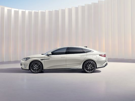 2025 BYD-SEAL 07 DM-i Akıllı Sürücü 5. nesil BYD Dmi teknolojisi ile donatılmıştır.