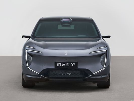 Changan Avatr 07, CATL, Huawei ve Chang'an Automobile tarafından ortaklaşa oluşturulan yeni bir üst seviye markasıdır. Hem hibrit hem de tamamen elektrikli sürümler sunar.En uygun maliyetli akıllı sürücü haline getiriyor.