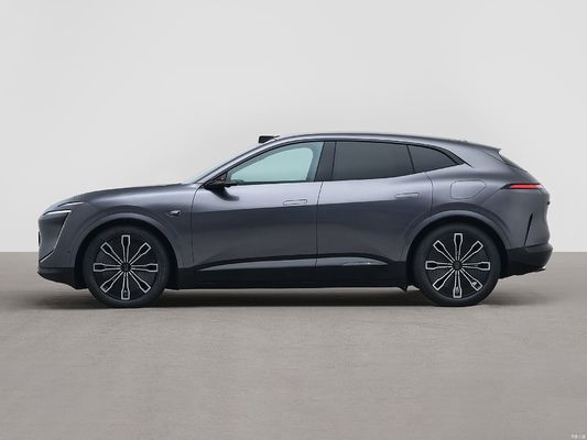 Changan Avatr 07, CATL, Huawei ve Chang'an Automobile tarafından ortaklaşa oluşturulan yeni bir üst seviye markasıdır. Hem hibrit hem de tamamen elektrikli sürümler sunar.En uygun maliyetli akıllı sürücü haline getiriyor.
