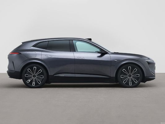 Changan Avatr 07, CATL, Huawei ve Chang'an Automobile tarafından ortaklaşa oluşturulan yeni bir üst seviye markasıdır. Hem hibrit hem de tamamen elektrikli sürümler sunar.En uygun maliyetli akıllı sürücü haline getiriyor.