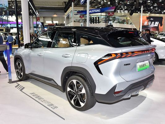 Geely Galaxy L7, 1.5L ve 1.5T motorları ile birlikte 1.370km ve 115km'lik tamamen elektrikli bir menzile sahip. maliyetli bir plug-in hibrit SUV.